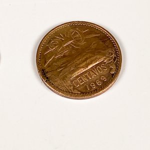 Lote de Siete Monedas Antiguas Variadas - imagen 5