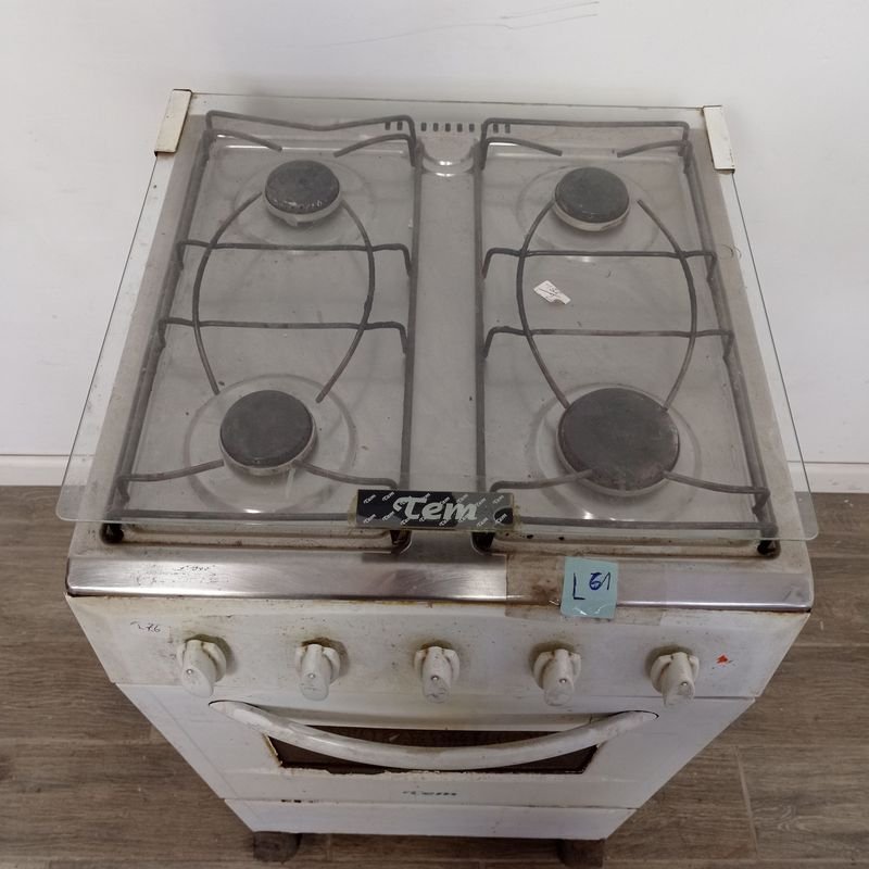 Cocina a gas de 4 hornallas marca Tem, en mal estado - imagen 2