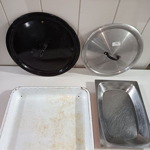 Fuente Esmaltada Blanca y Bandeja Inox con Tapas para Ollas - imagen 7