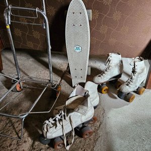 Lote: 2 par patines, skate, carrito plegable - imagen 4