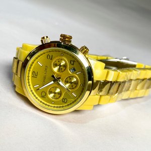 Lote de 5 Relojes Pulsera Michael Kors Dorados y Amarillos - imagen 2