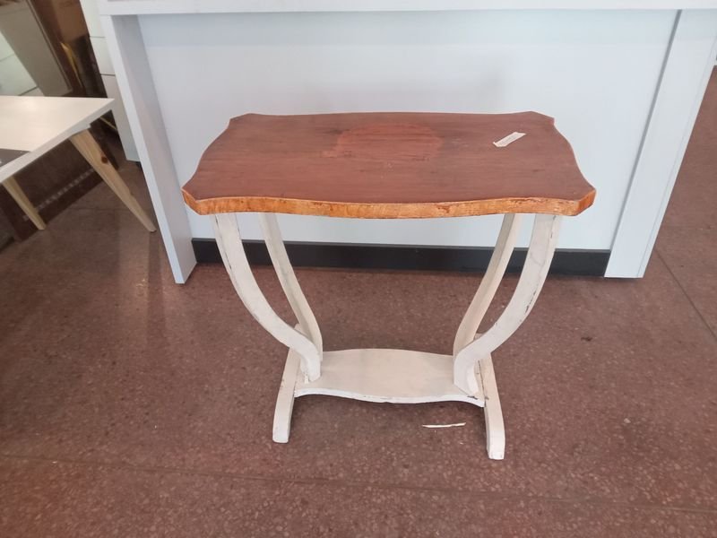 Lote siguiente: Mesita ratona de madera antigua