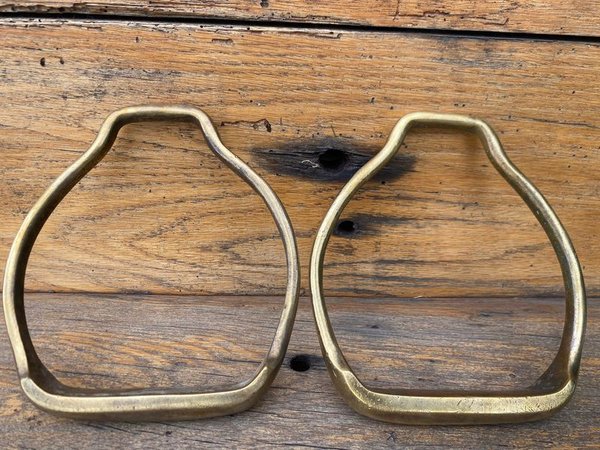 Par de estribos de bronce para caballos - imagen 2