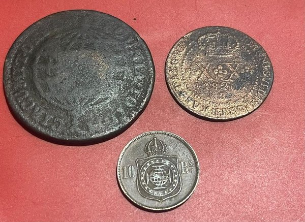Lote de 3 Cobres del Imperio Luso-Brasileño, Siglo XIX, Uno con Escudete - imagen 1