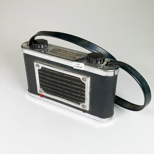 Lote siguiente: Radio antigua sobremesa con correa - Equipamiento de audio