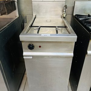 Lote siguiente: Lote #035 – Fritador a gas en Ac/Inox 304, con dos canastos y canilla – 40x69x89cm