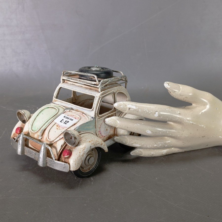 Miniatura de coche de hojalata con rueda auxiliar - imagen 6