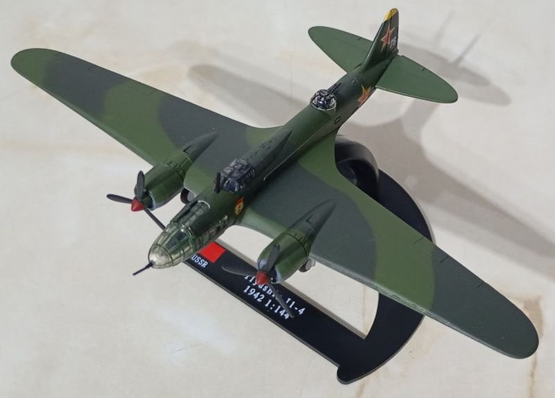 Modelo a escala del avión ILYUSHIN IL-4 soviético de la Segunda Guerra Mundial - imagen 4