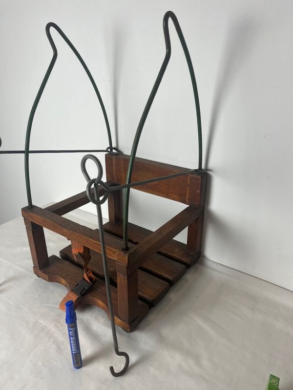 Hamaca de madera con diseño antiguo y detalles artesanales - imagen 5