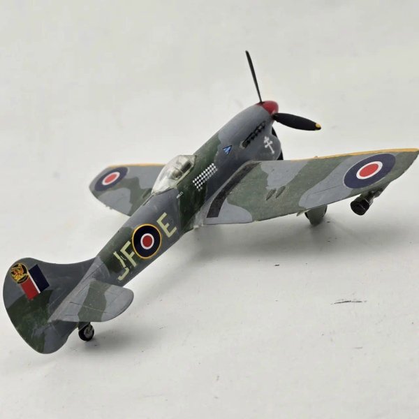 Maqueta Avión Hawker Tempest Mk.V RAF "Le Grand Charles" JF-E NV994 - imagen 1