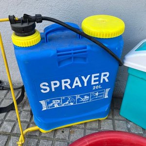 Pulverizador 20L, Batea Roja y Papelera Plástica - imagen 2