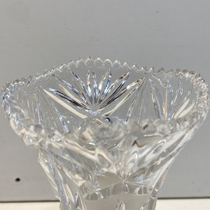 Dos Floreros de Vidrio: Cristal Tallado y Vidrio Moldeado con Relieve Floral - imagen 4