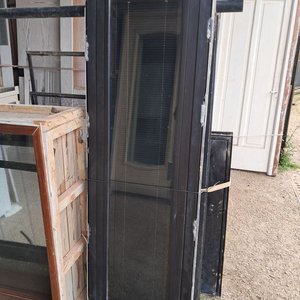 Lote siguiente: Ventana DVH Aluminio Negro Abatible Inferior 53x169x6cm con Persianas Internas