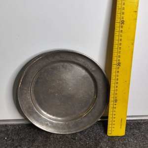 Juego de Plato y Vaso Tipo Copa de Peltre Sellado - imagen 4