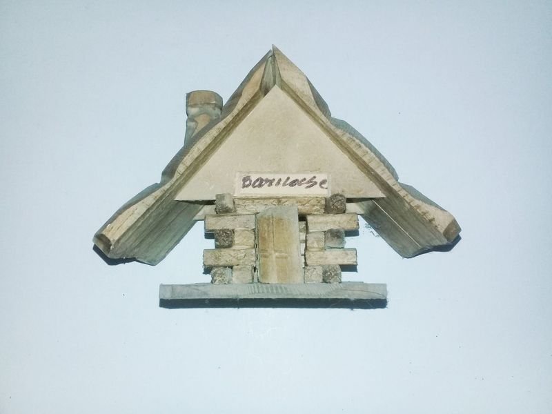Modelo de casa de madera decorativa - imagen 2