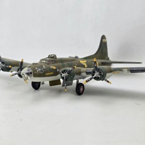 Maqueta Boeing B-17F Flying Fortress "Memphis Belle" - imagen 6