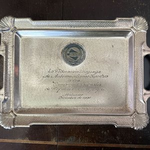Lote anterior: Bandeja Conmemorativa Automovilismo Uruguayo 1996