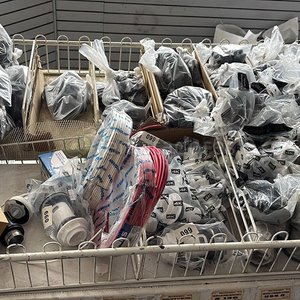 Lote anterior: Lote de Repuestos y Accesorios Varios para Plomería y Electricidad