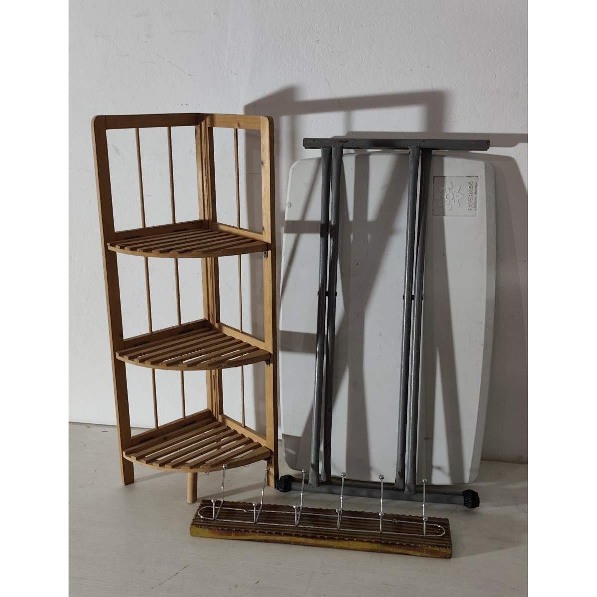 Estante Esquinero de Madera, Mesita Plegable y Perchero
