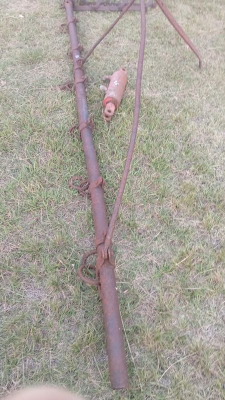 Balanzón de hierro con gato: herramienta agrícola antigua - imagen 2