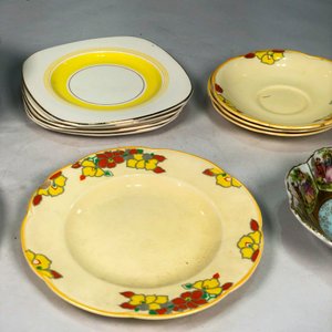 Conjunto de 11 Piezas de Porcelana: Platos y Compoteras Vintage - imagen 4