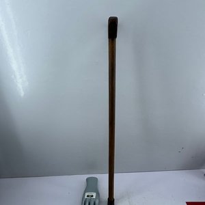 Baston de Madera con Empuñadura Curva y Punta de Goma - imagen 4