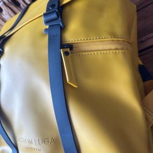 Mochila Amarilla Gastón Luga Splash 13" Impermeable - imagen 5