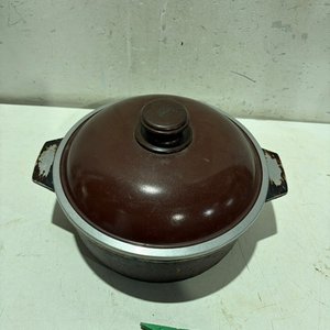 Lote siguiente: Olla Essen Marrón con Tapa
