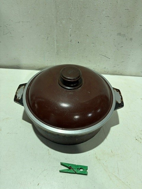 Olla Essen Marrón con Tapa