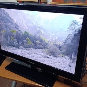 Televisor Samsung LCD 32" Full HD Modelo LN32D550K1R con Control Remoto - imagen 2
