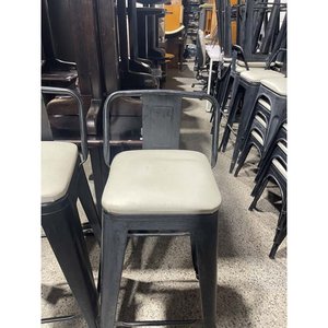 Par de Taburetes Altos de Metal con Respaldo y Asiento Tapizado Delfino Álvarez - imagen 2