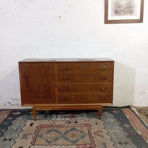 Lote siguiente: Cómoda Americana de Roble con 4 Cajones y Puerta
