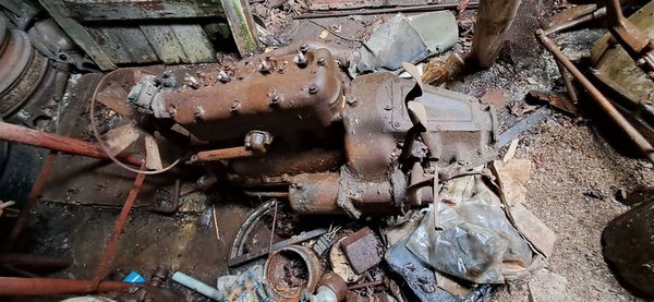 Motor de Ford T en mal estado - imagen 2