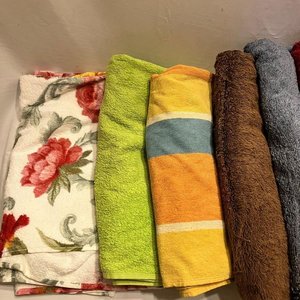 Lote de Toallas Variadas con Diseños Infantiles y Florales - imagen 2