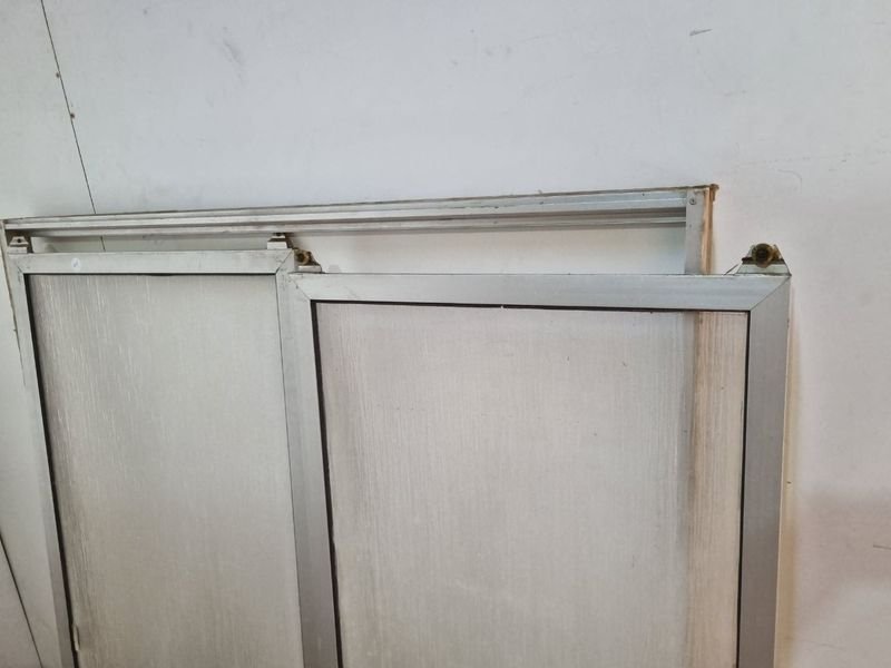 Mampara de baño con espejo y marco de madera - imagen 2