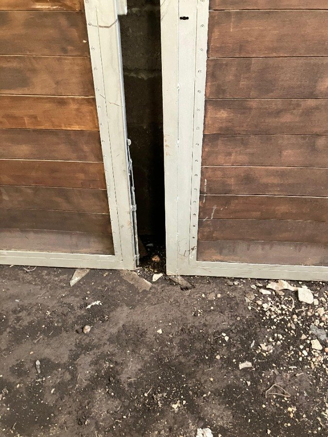 Puertas de garaje en hierro con paneles imitación madera - imagen 4