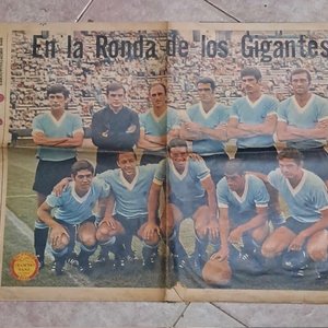 Lote siguiente: Diario "El Día" de 1970: Dos Hojas del Mundial México 70
