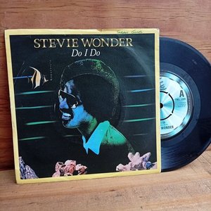 Lote siguiente: Vinilo Simple Stevie Wonder "Do I Do" 1980 USA