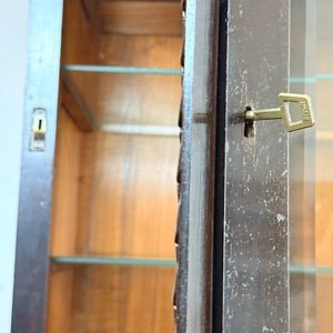 Vitrina Antigua Madera Tallada Estilo Renacimiento con Espejo Biselado - imagen 3