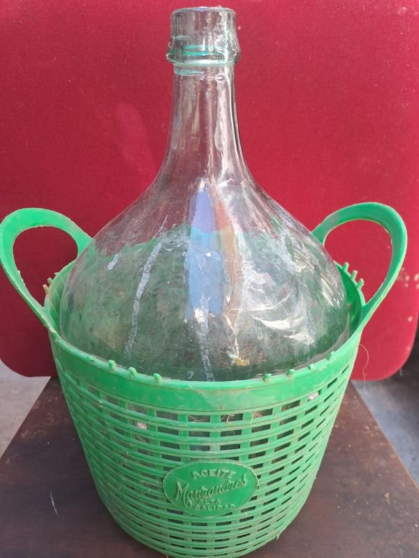 Botella de vino antigua con canasta sano - imagen 1