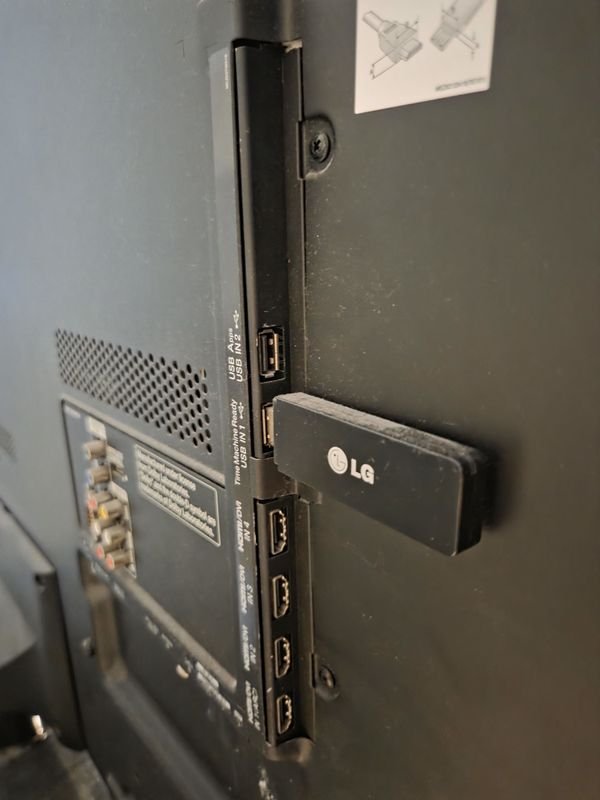 LG 47 Pulgadas TV con Control Remoto y Accesorios - imagen 9
