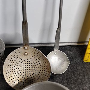 Lote de 5 Utensilios de Cocina Antiguos: Espumaderas y Colador de Aluminio Sellado Egan - imagen 9