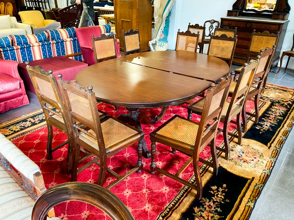 Mesa de Comedor Ovalada con 6 Sillas Estilo Luis XV