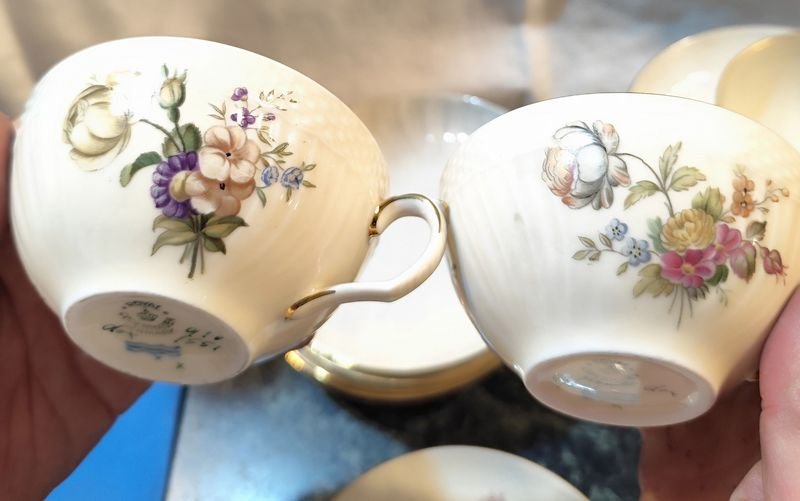 Juego de tazas y platillos de porcelana Royal Copenhagen - imagen 3