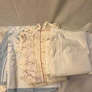 Lote de Textiles Antiguos: Blanquería y Mantelería con Bordados y Encajes - imagen 3