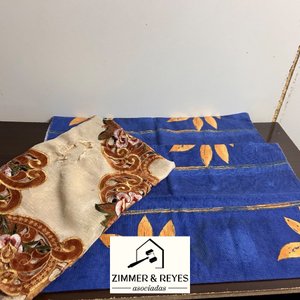 Dos Fundas de Almohadones y Mantelito con Bordados y Estampado Floral - imagen 5