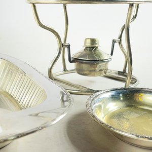 Cuatro piezas en metal, panera oval, plato, despojador y calentador - imagen 3