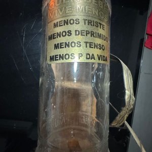 Botella Dispensadora "Pingometro" con Soporte de Madera para Colgar - imagen 2