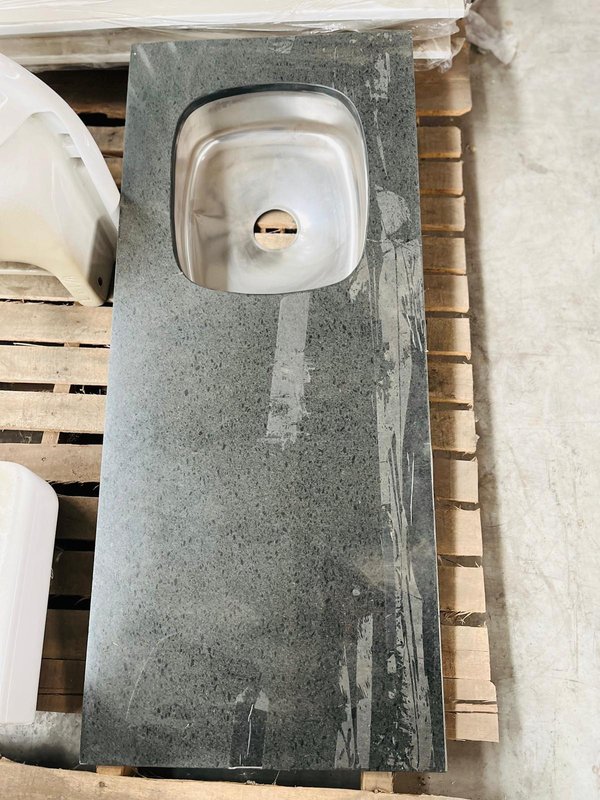 Mesada de Granito Negro con Bacha de Acero Inoxidable - imagen 1