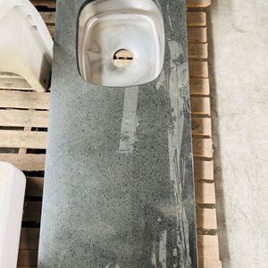 Mesada de Granito Negro con Bacha de Acero Inoxidable - imagen 1